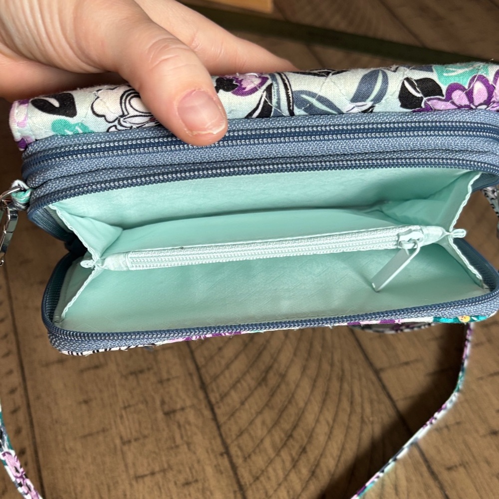 Vera Bradley Penelopes Garden All in One Crossbody Purse Wallet Wristlet - Picture 6 of 9